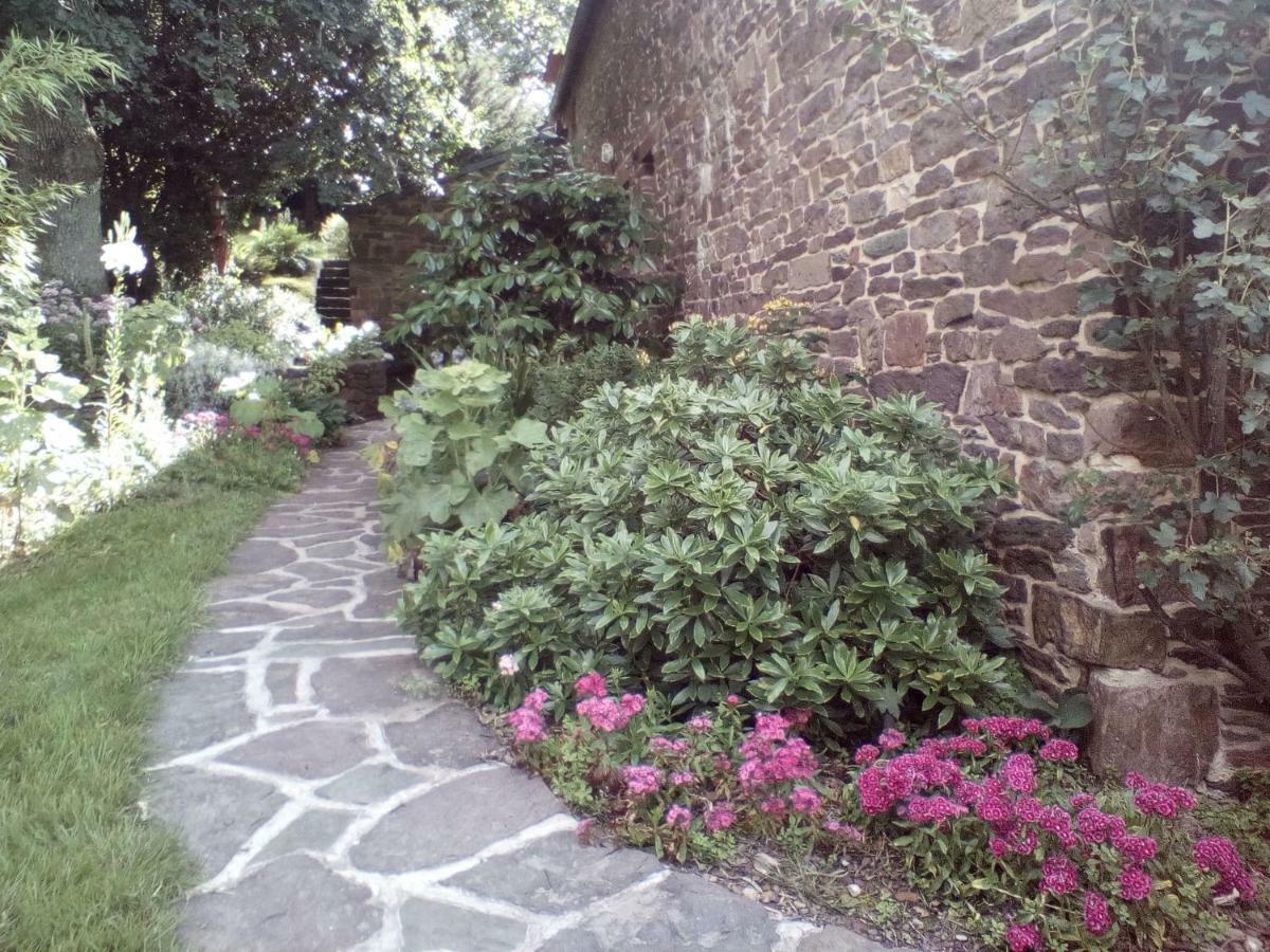 O Jardin En Broceliande Villa Пампон Екстериор снимка
